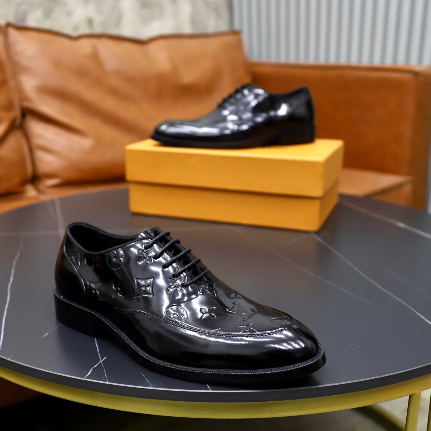 Men's shoes: 280🙅‍♂️🙅‍♂️🙅‍♂️Niuli Brand: LV Louis Vuitton Size: 39-44 (38, 45, 46 can be customized) Level: Counter classic Material: Original soft cowhide upper Comfortable cowhide lining Original lightweight outsole Style category: Formal business casual driving leather shoes Color: Color of the actual picture